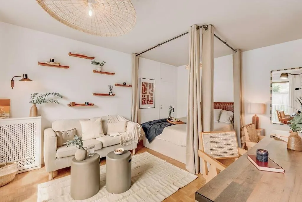 Marini - Studio A Auteuil Paris 0*,  France